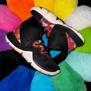 Kyrie 5 “Chinese New Year”
Size 7.5 M